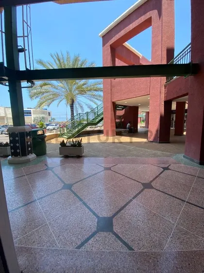 Local Comercial Planta Baja Barelona C C C Puente Real