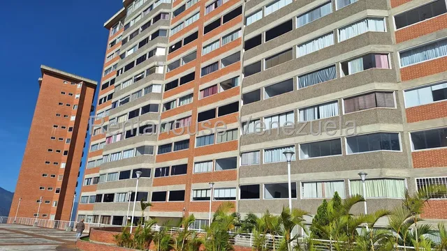 Venta De Hermoso Apartamento En La Urbanización Miravila Mls #25-22111