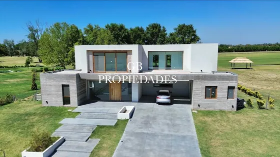 Venta De Casa 8 Ambientes En Pilará, Pilar. 4 Dormitorios 
