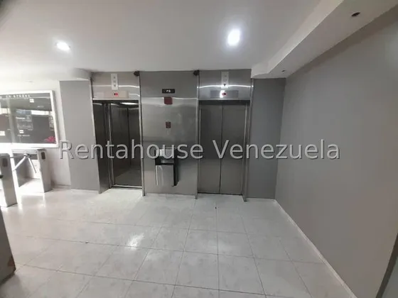 Magnifica Y Muy Espaciosa Oficina En Venta. Con La Mejor Ubicación En La Zona De Bello Monte Mls #25-7281