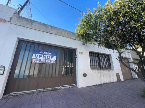 Casa En Alto Alberdi - 2 Dormitorios, Patio Amplio - 270 M2