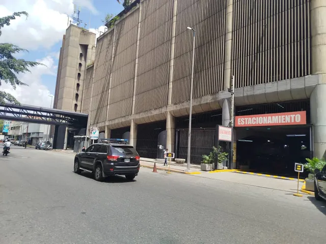 Alquiler De Local Para Mecánica Av Lecuna 