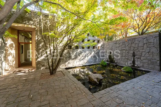 Casa De Diseño En Sector Exclusivo.