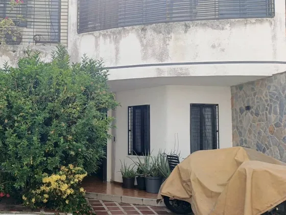Town House En Residencias Amalfi - Urbanización Los Mangos - 293m² Terreno - 185m² Construcción - Onbg