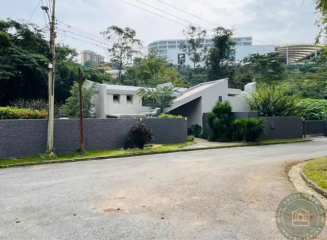 Se Vende Casa 700m2 4h+s/6b/7p Cerro Verde