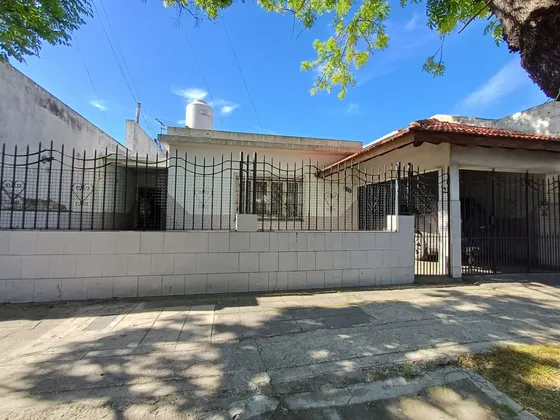 Casa Chalet  En Venta En Remedios De Escalada, Lanús, G.b.a. Zona Sur