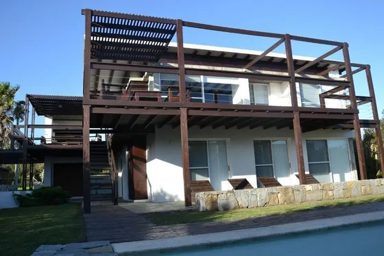 Casa De 6 Dormitorios En El Chorro En Venta Y Alquiler