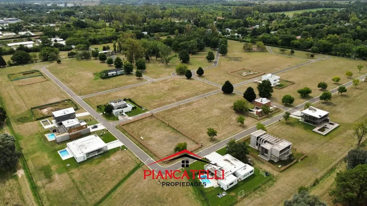 Land for Sale in Golf Closed Neighborhood, 760 m², Moreno, Francisco Alvarez