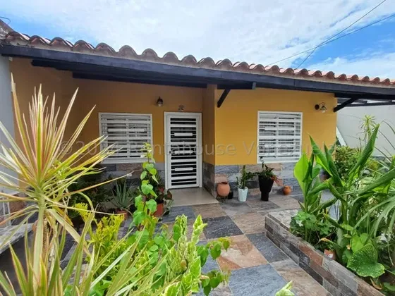 Casa En Urb. Venta Villas Del Centro, La Morita I 25-3678 Hc