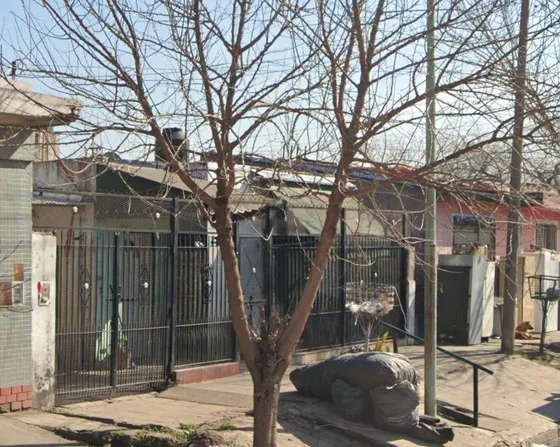 Casa En Venta - 2 Dormitorios 1 Baño - Cochera - 480mts2 - Merlo