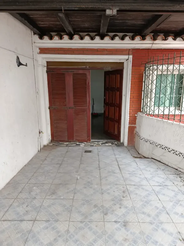 Alquiler Casa Con Entrada Compartida Con Otra Casa Y Azotea Compartida Entre 3 Casas.  Trato Directo Con Dueño.