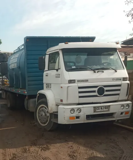 Camión Con Estanque Para Transporte Agua Potable