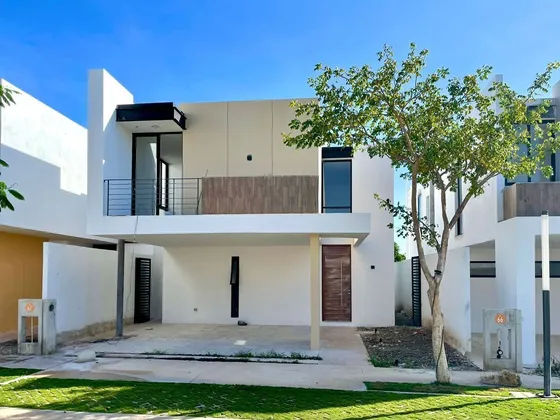 Casa En Venta Con Paneles Solares Macora 86 , Cholul, Privada