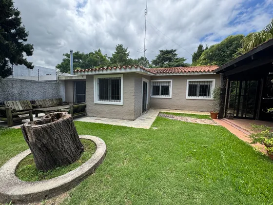 Venta Casa Carrasco Norte 3 Dorm + Servicio , Barbacoa Y Fondo 