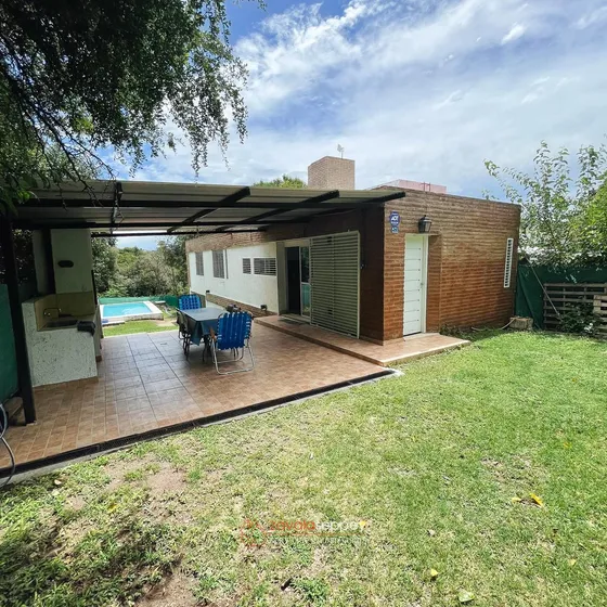 Casa En  Venta En Salsipuedes Apto Crédito - 2 Dormitorios - Pileta, Quincho