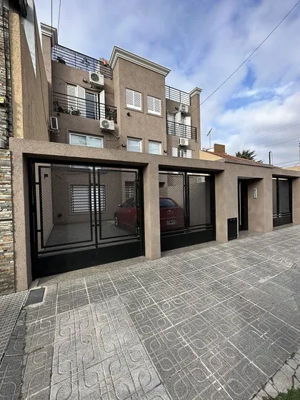 Venta De Dpto Ph  3 Amb En Pb 2 Baños Patio 50m2 Cochera
