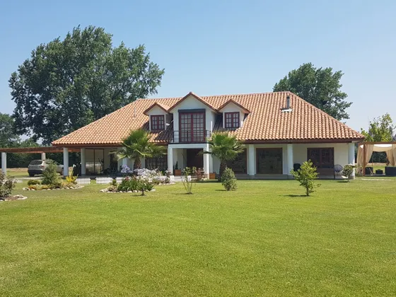 Excelente Casa En Condominio Consolidado. 5.000 M2 Terreno