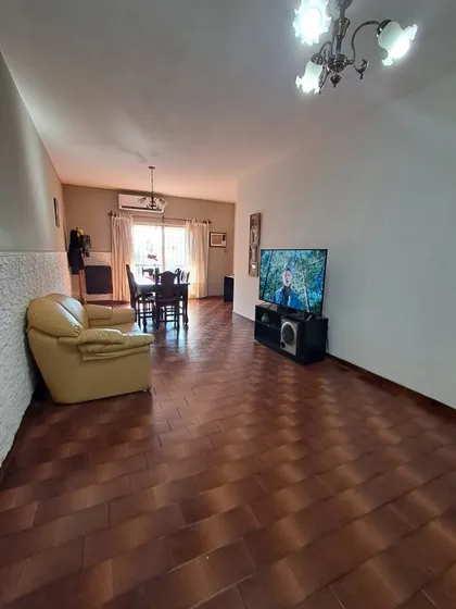 Casa 4 Amb Parque C/pileta , Quincho , Tza, Gge Pasante Cub/semicub Y Galpon Ref.803