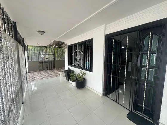 Venta Casa Esquinera En  Los Robles Soledad