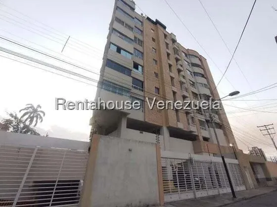 Apartamento En Venta Maracay Los Caobos 25-18586 Yb