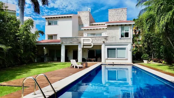 Casa En Renta Con Frente A Laguna En Residencial Isla Dorada