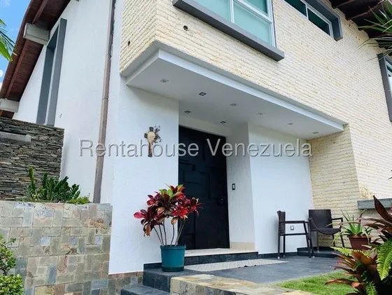 Amplía Y Bella Casa Con Vistas Espectaculares En Venta En Los Naranjos Del Cafetal. Fabiola. Mls #25-22639.