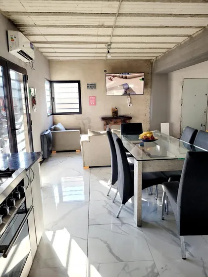 Casa En Venta - 1 Dormitorio 1 Baño - Cochera - 330mts2 - El Pato, Berazategui