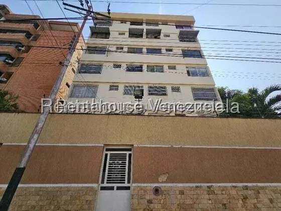 Apartamento En Venta En El Bosque Maracay Remodelado Amplio Muy Cómodo Excelente Inversión Listo Para Mudarse Nela 25-20468