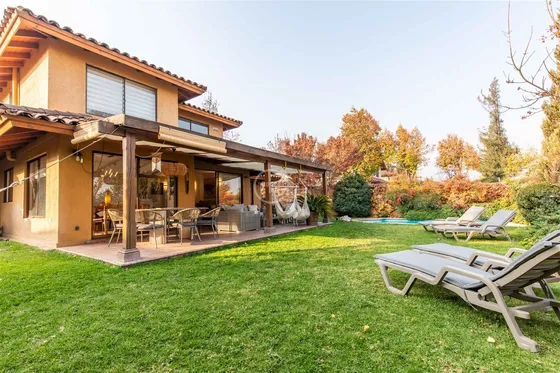 Casa En Venta De 4 Dorm. En Lo Barnechea