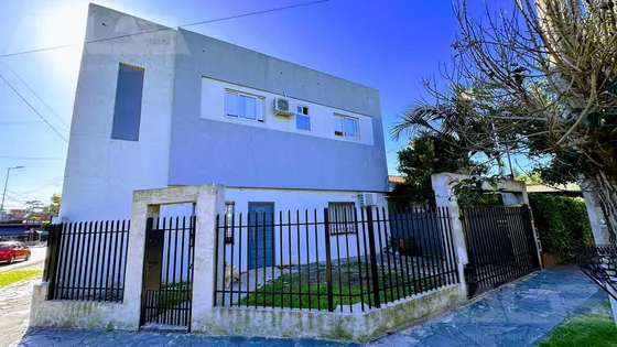 Casa Minimalista De 4 Amb Con Local Totalmente Independiente