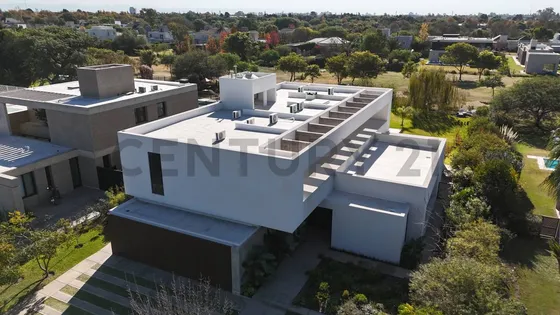 Venta De Exclusiva Propiedad Country La Santina Amoblada Zona Sur 5 Dormitorios