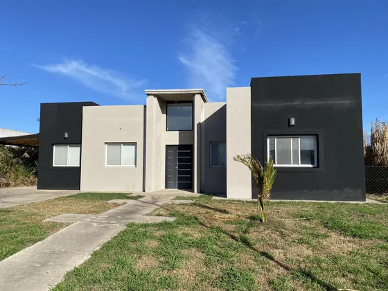 Casa En Venta Con Vista A Espejo De Agua Barrio El Canton Puerto Escobar