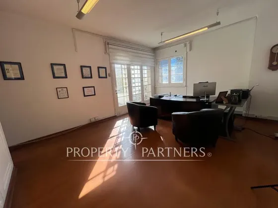 Gran Oficina 220 M2 En Un Rincón Privilegiado De P...