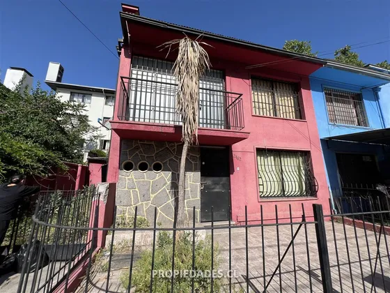 Casa En Venta De 3 Dorm. En Ñuñoa