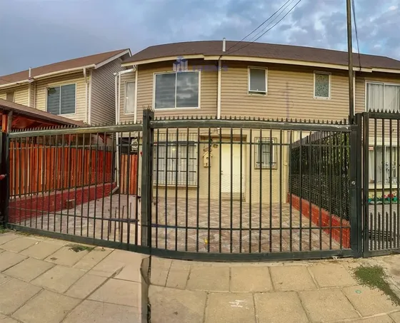 Casa En Arriendo De 4d-2b-2e En Puente Alto
