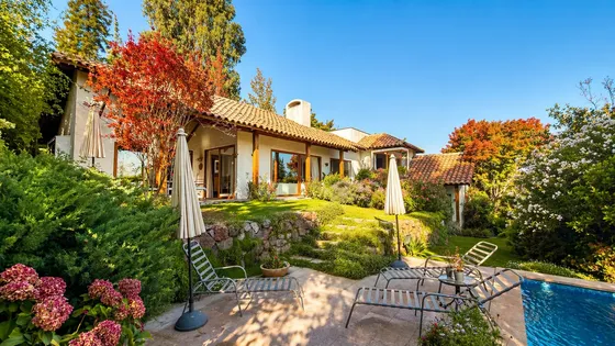 Casa En Venta De Lujo 4d4b Con Vista Al Manquehue. La Dehesa