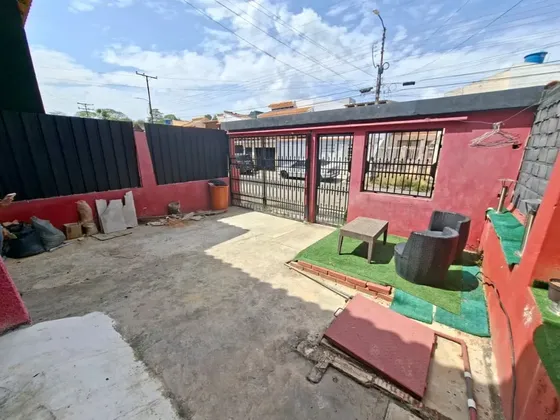 Casa Comercial En Venta* *urb. Bosqueserino* *san Diego-edo. Carabobo* *el Inmueble Consta De:* 154 M2 De Terreno 400 M2 De Construcción 4 Habitaciones 4 Baños 2 Estacionamientos. An