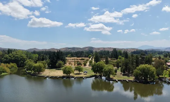 Club De Campo Las Palmas De Rapel: Exclusividad En El Lago