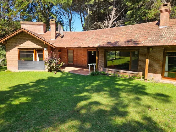 Pinamar: Barrio Golf ¡ideal Inversor! Chalet En Planta Única Sobre Lote De 1384 M2
