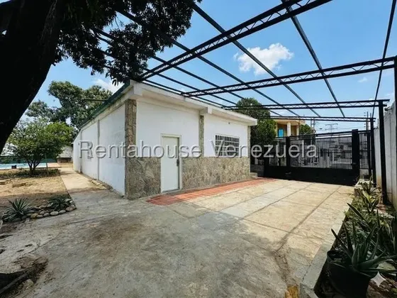 Amplia Casa En Venta Con Terreno Adicional Total 1.100 Mts Urb Corinsa Cagua 26-18484 Gjg