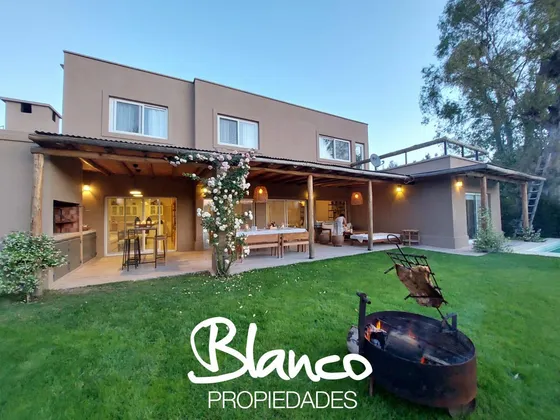 Casa  En Alquiler En La Comarca, Tigre, G.b.a. Zona Norte
