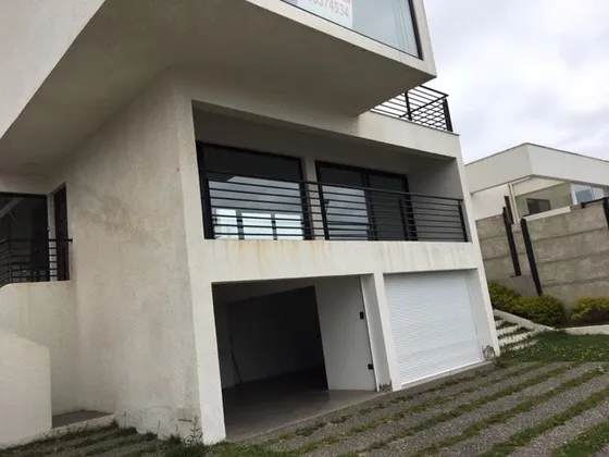 Se Vende Casa Ubicada En Lomas De Montemar, Con-cón