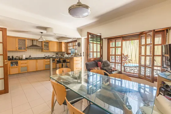 Venta Casa 5 Ambientes De Estilo | Pileta, Parrilla | Reciclada | 2 Cocheras | 3 Plantas | Martinez