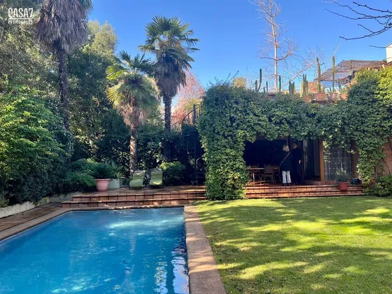 Casa En Venta De 3 Dorm. En Las Condes