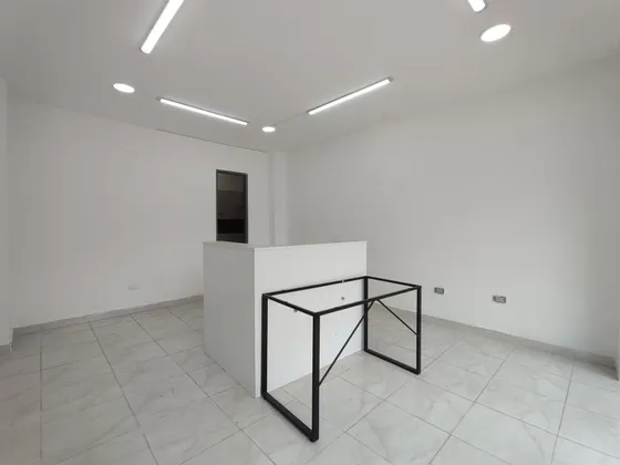 Local En Arriendo En Quinta Bosch. Cod A26454