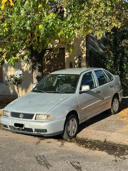 Volkswagen Polo 1.6 Clasic Mi