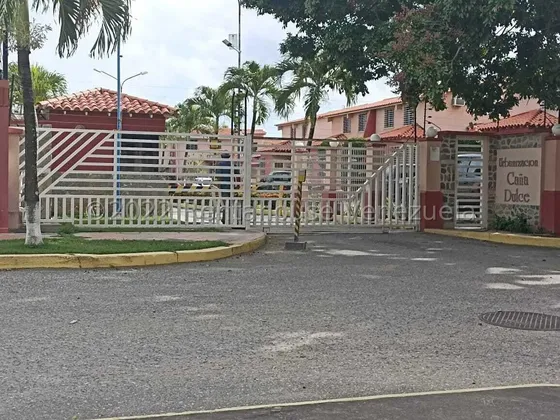 En Venta Casa En La Mora, Cabudare 22-17587 / Yosmary Armas / Rah Centroccidente