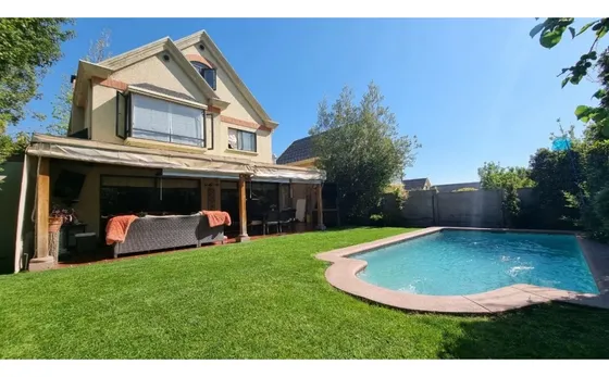 Casa En Las Condes/ San Carlos De Apoquindo En Condominio 