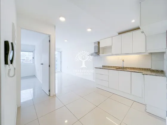 Venta Con Renta 1 Dormitorio Terraza Y Garaje Tres Cruces (ref: Tbr-3700)