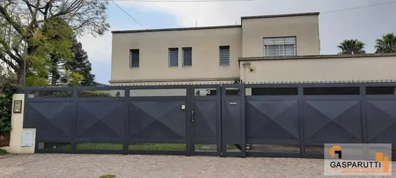 Casa En Venta En Garín, Escobar! 5 Ambientes Con Pileta!